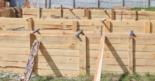 Ленточный фундамент с цоколем в Бердске - от 15503 руб.